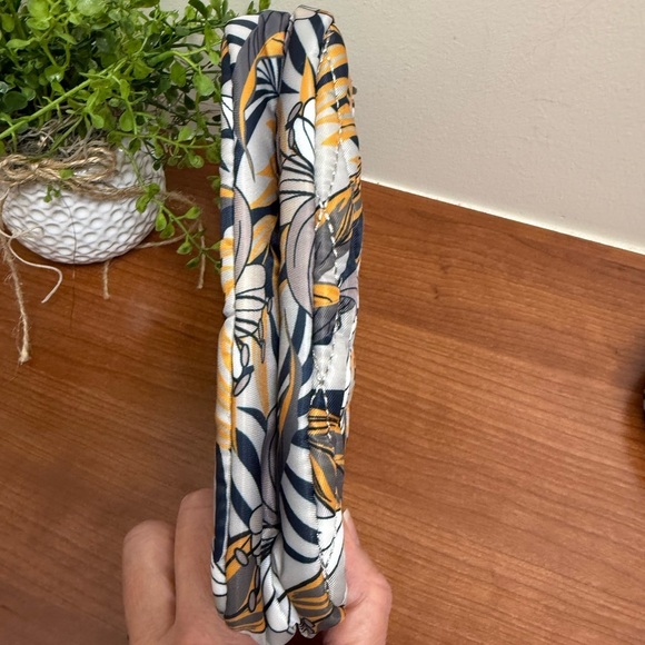 Lug Coupe Convertible Crossbody Bag Lilly Gray Pattern EUC - Picture 6 of 8